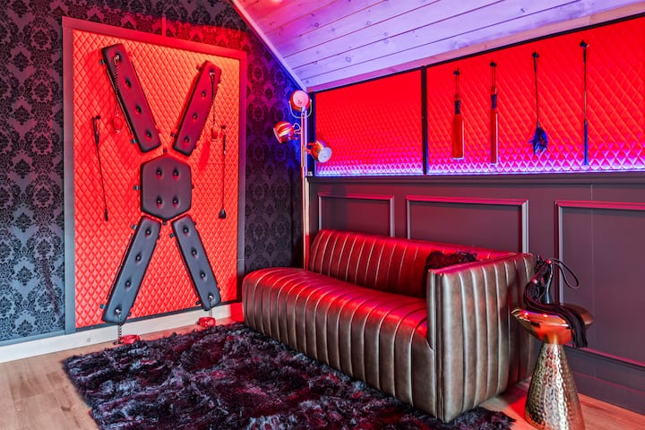 NEW! SEXY Cabin~ Adult Getaway