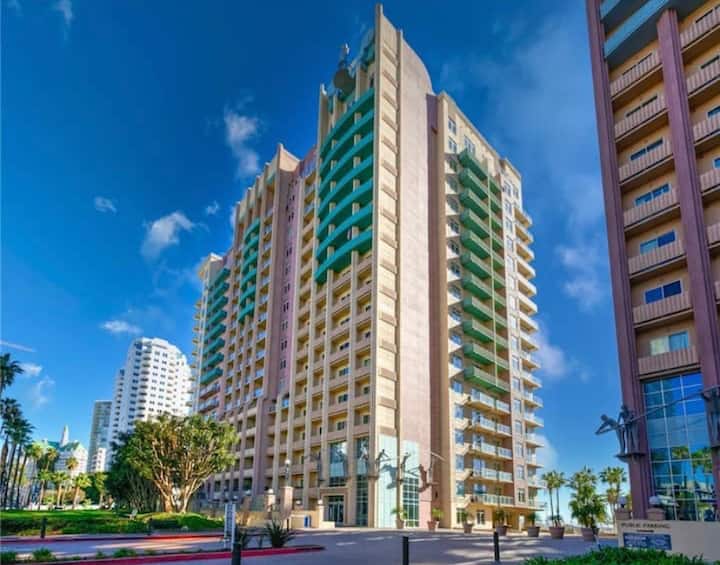 Luxury Condo In Downtown Long Beach - Long Beach, CA