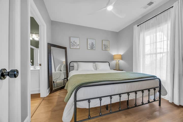 The primary bedroom has a king bed with ensuite bathroom. Coastal, Beach, Condo, Golf, Ocean, Family, Private