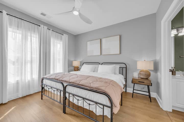 Second bedroom has a king-sized bed also with ensuite bathroom. Coastal, Beach, Condo, Golf, Ocean, Family, Private