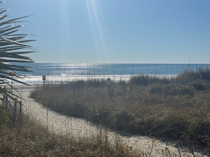 Love Shack – Romantic Studio, Pets, Steps To Beach - North Myrtle Beach, SC