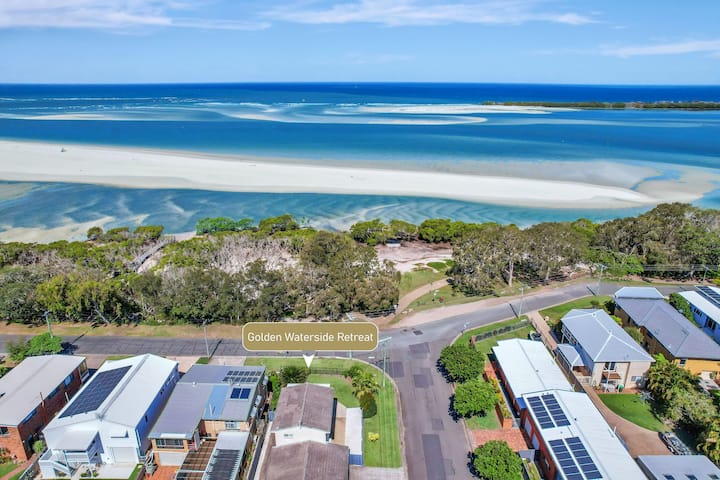Golden Waterfront Retreat - Golden Beach