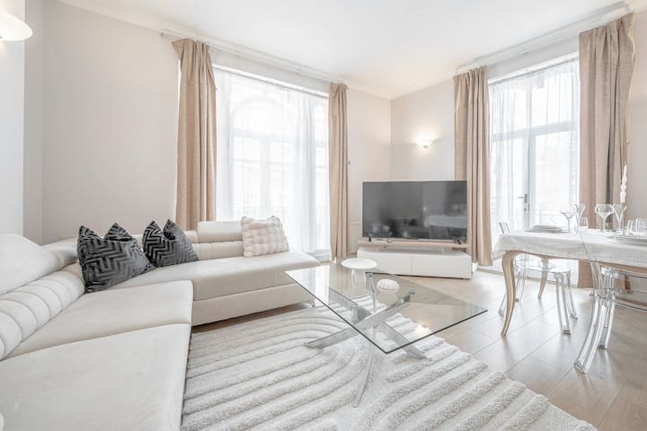 Modern&Charming Oxford Street Home lift access