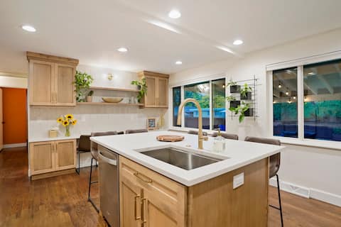 Popular Airbnb listing: NEW CO Classic-Fire Pit/2 Kings/Close to Olde Town in Arvada