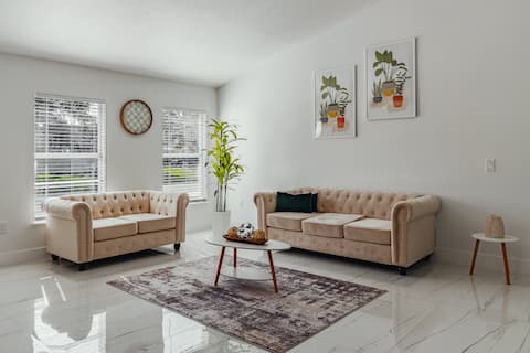 Ideal paradise / 5bed/2bath/ Pool Table & Gym