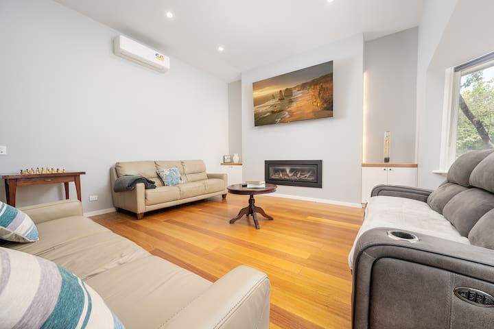 Luxurious house near flemington racecourse gallery image 2