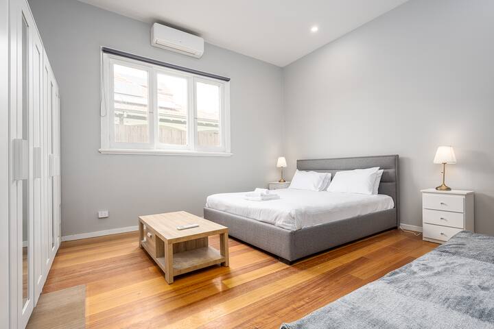 Luxurious house near flemington racecourse gallery image 4