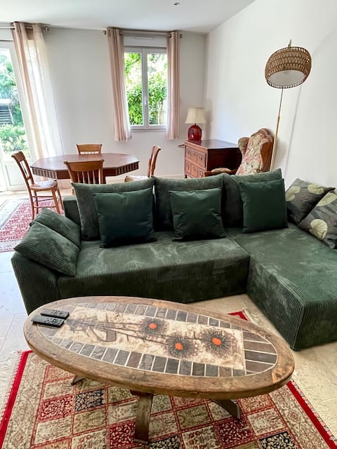 Top Airbnb: Bright 3-bedroom duplex - garden and quiet – city center in Bordeaux
