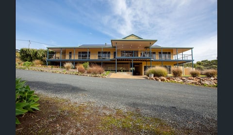 Port Lincoln Family Escape