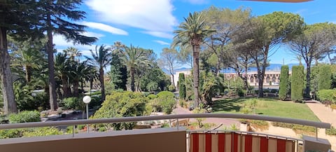 Top Airbnb: Large pleasant and bright studio à Saint Raphaël