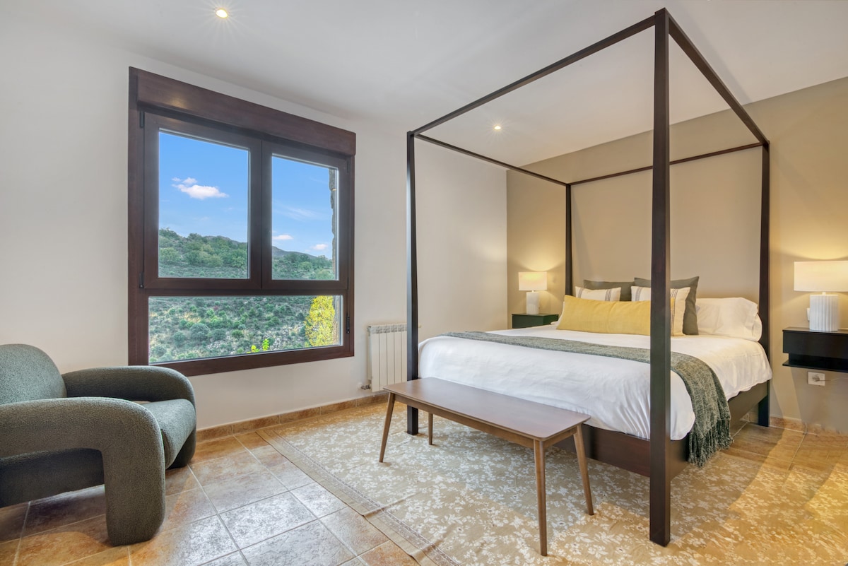 חדר שינה ראשי עם נוף לסיירה דה מדריד 