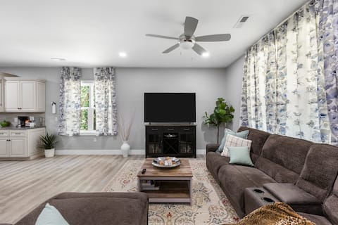 Modern House | 3-Bed 3-Bath | 8mins from Downtown