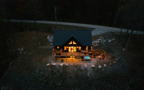 New Luxury Cabin-Sauna, Hot Tub, Arcade, King Beds