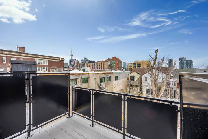 Luxury Home King West gallery image 2