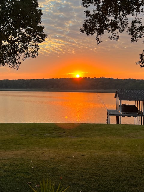 Sunrise Shore Lake House! Huge Lake Front