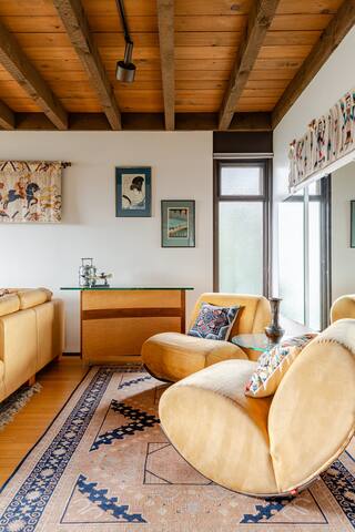 Luxury Walk to Beach Home/ Sauna/ Chef’s Kitchen gallery image 2