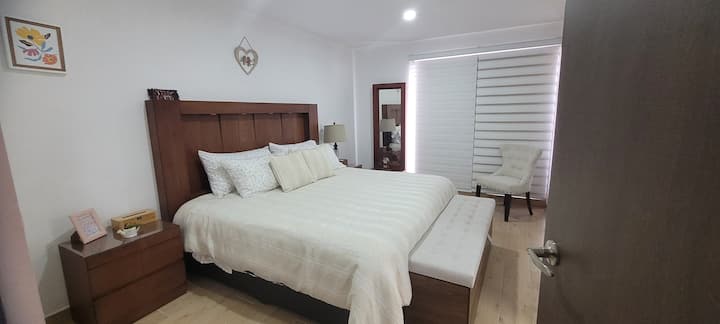 Chumba bora cha kulala chenye Chumba cha Kuvaa na Bafu - King Size