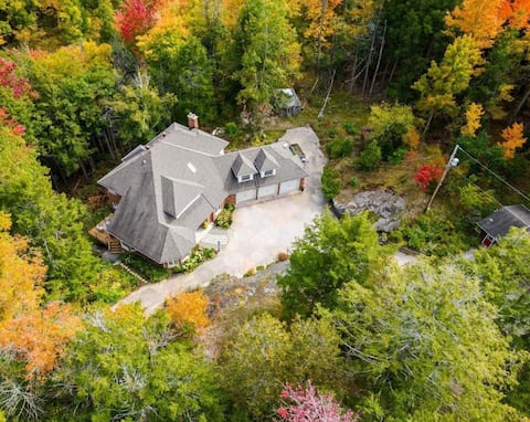 Peaceful 5 bedroom Waterfront Retreat on 4 acres
