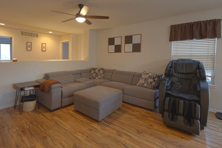 Quiet, Spacious Family Home - Up To 8 Guests - Brighton, CO