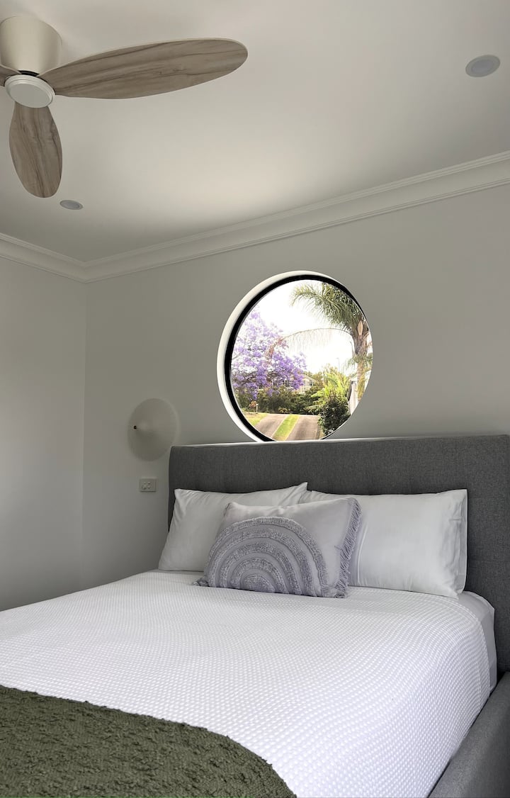 Მთავარი ფლიგელი: ლუქს-კლასის ორადგილიანი საწოლი შესანიშნავი ხედებით