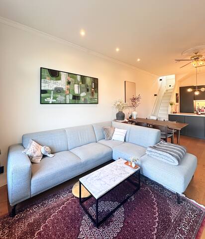 Luxury canal-view 2BR in center + Rooftop Terrace gallery image 2