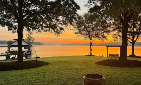 Amazing lake home on main channel!