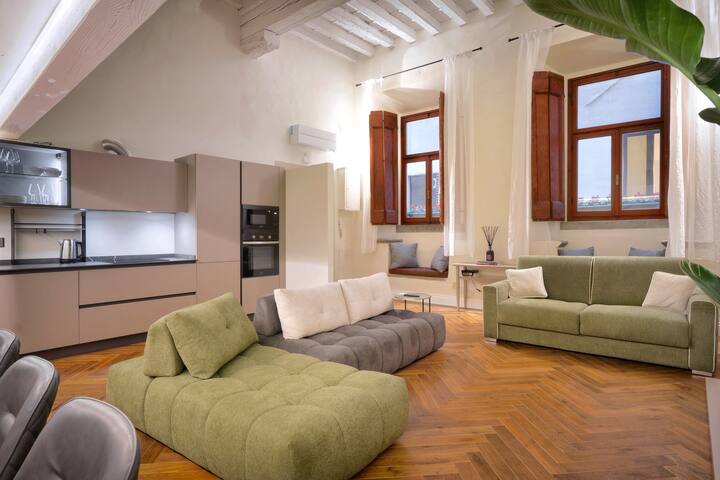 Loft moderno vista centro città J House gallery image 2