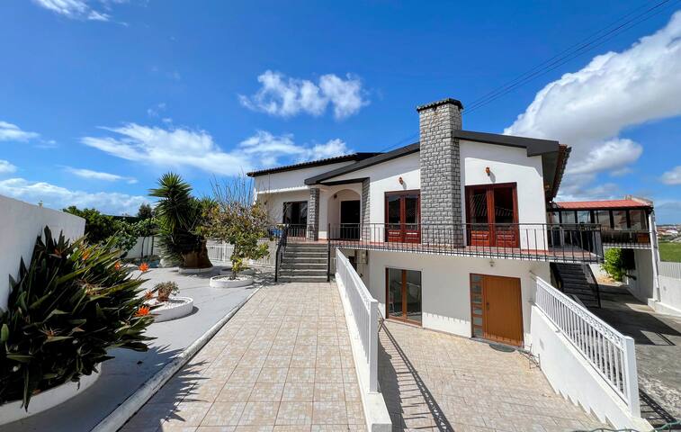 Villa Sol Nascente: 4-Apt Coastal Escape (16 ppl) gallery image 2