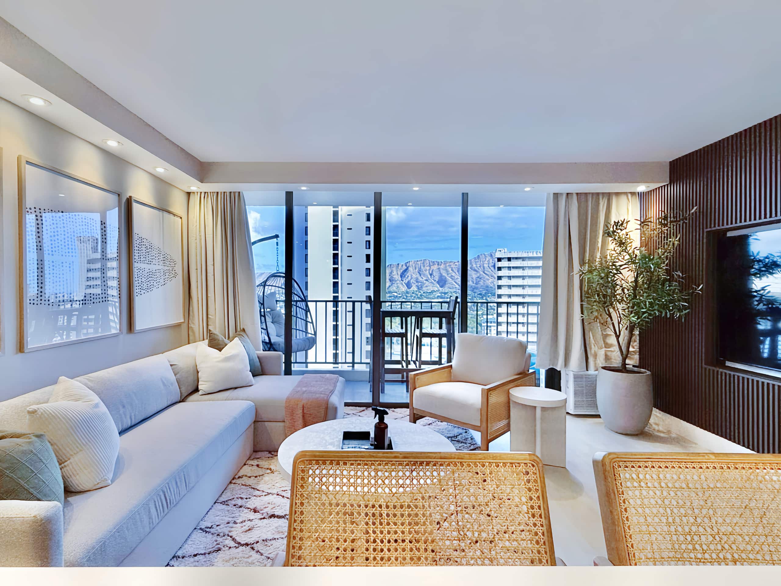 23F-Newly Renovated-Diamond Head View-1BR/Parking~ - Image 2