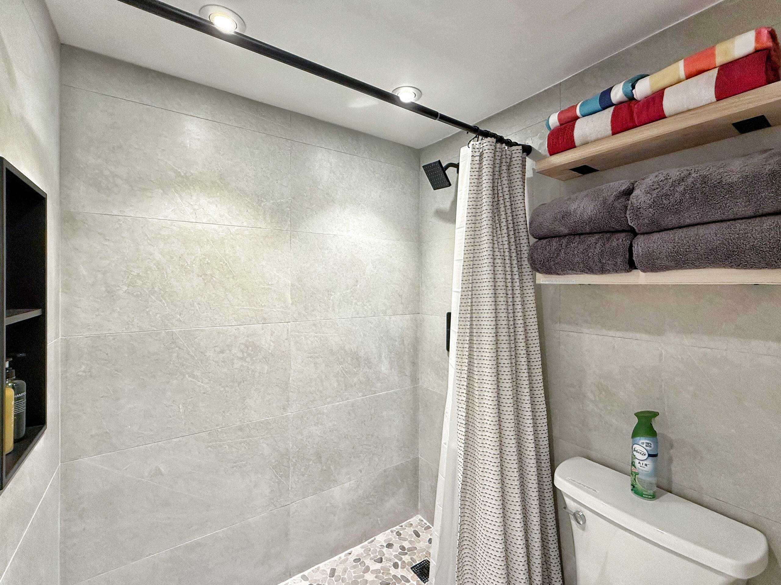 23F-Newly Renovated-Diamond Head View-1BR/Parking~ - Image 35