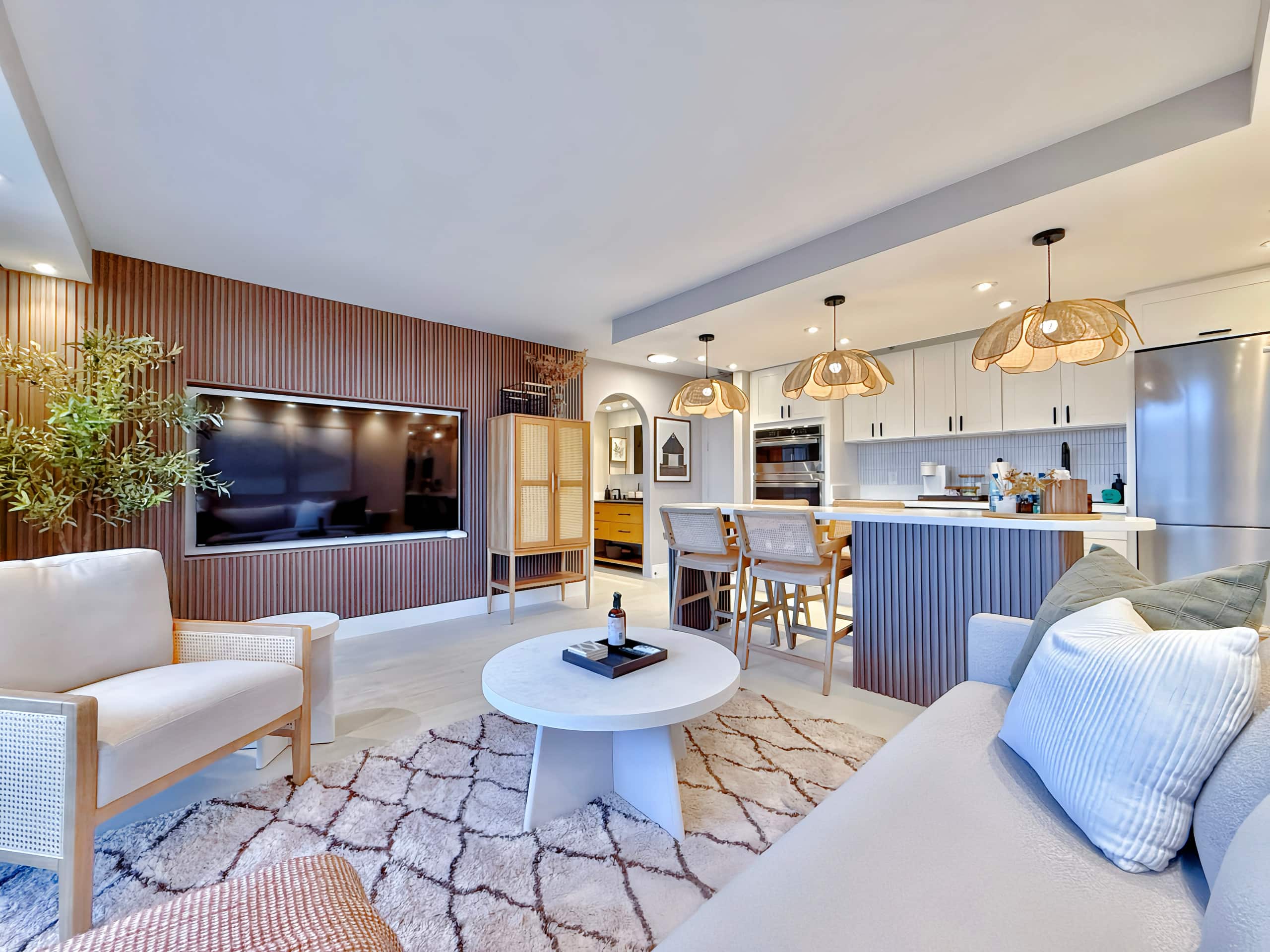 23F-Newly Renovated-Diamond Head View-1BR/Parking~ - Image 1