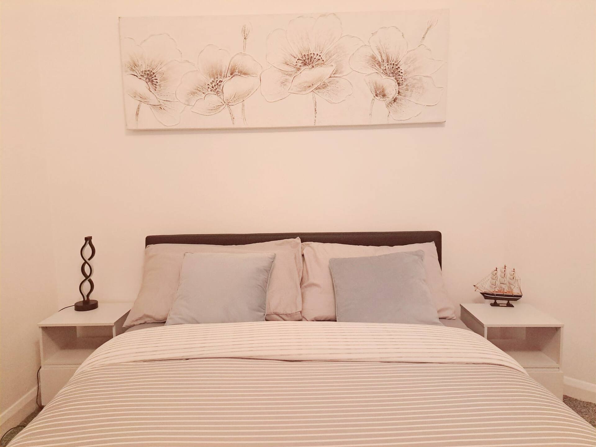 Contractor And Business Accommodation in Leeds Free Parking Fast Wi-Fi 2Bedroom House