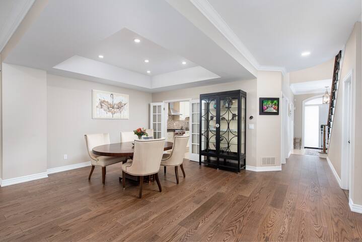 Spacious & Modern Home In The Heart of Toronto gallery image 5