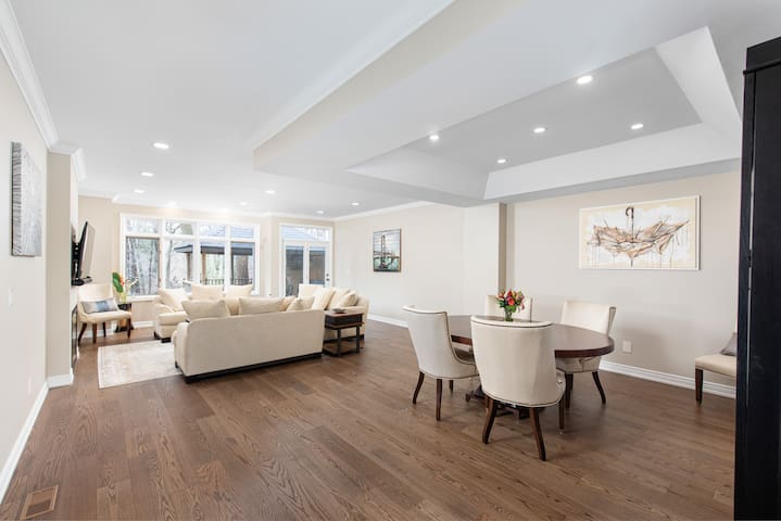 Spacious & Modern Home In The Heart of Toronto gallery image 4