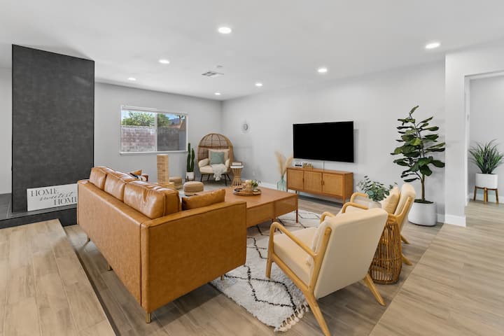 Modern Design W/ Pool, Hot Tub, Game & Bbq Patio! - Boulder City, NV