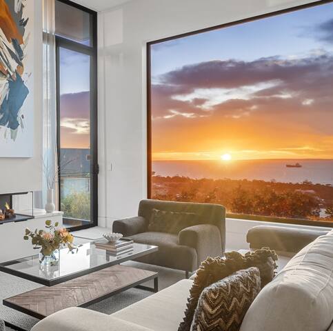 OMG VIEWS! Your Incredible Beach Escape Awaits!