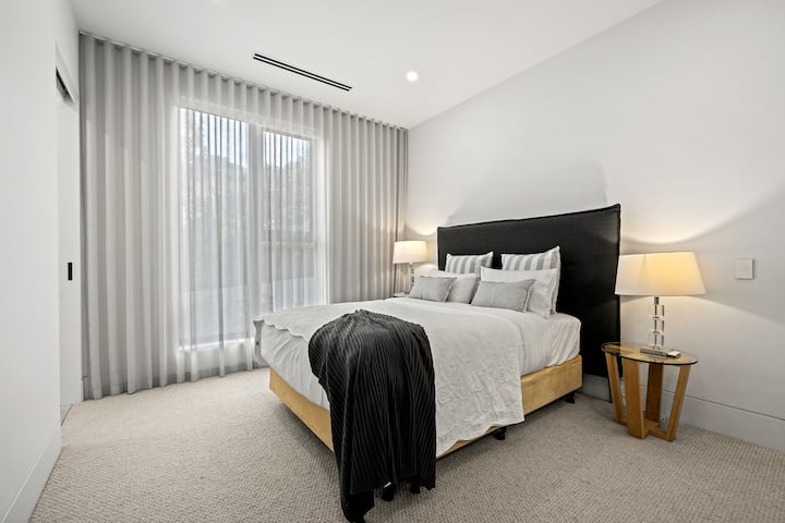 Vyspite sa na svojej vlastnej manželskej posteli.