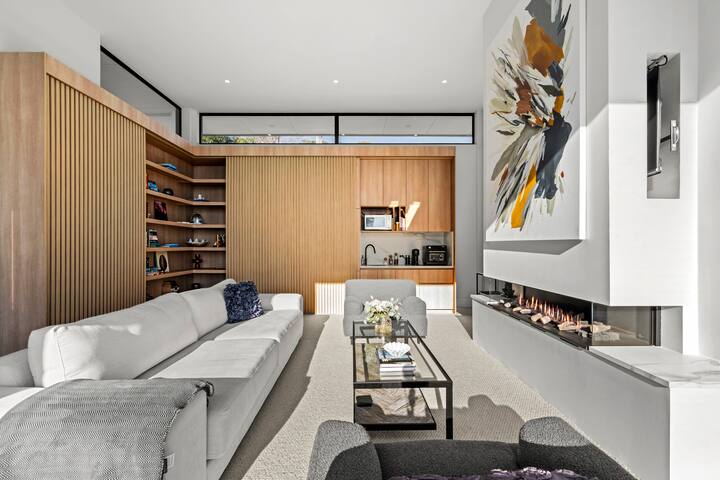 OMG VIEWS! Your Incredible Beach Escape Awaits! gallery image 5