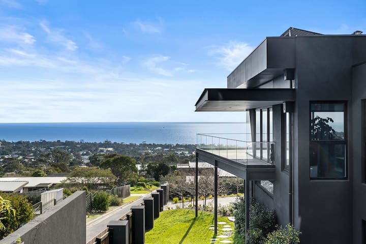 OMG VIEWS! Your Incredible Beach Escape Awaits! gallery image 2