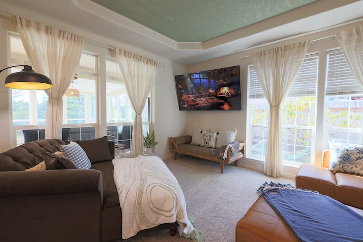 Serene Lake View Retreat - Sunset Bay State Park, Coos Bay