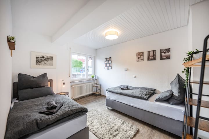 Schlafzimmer zwei mit zwei sehr gemütlichen Einzelbetten.