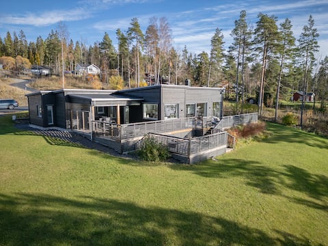 Stunning and Cozy Contemporary Waterfront Villa