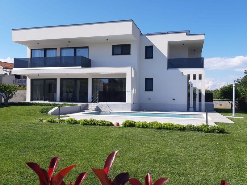 Vila Andris · Vila - bazen, vrt, blizu plaže