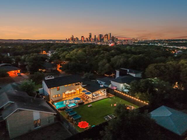 Most EPIC Austin Experience! La Dolce Vita Villa gallery image 4