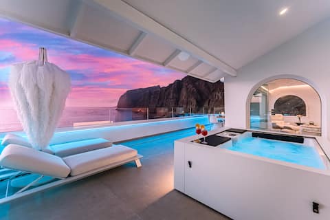 Blue Haven - Ocean View Penthouse, private jacuzzi