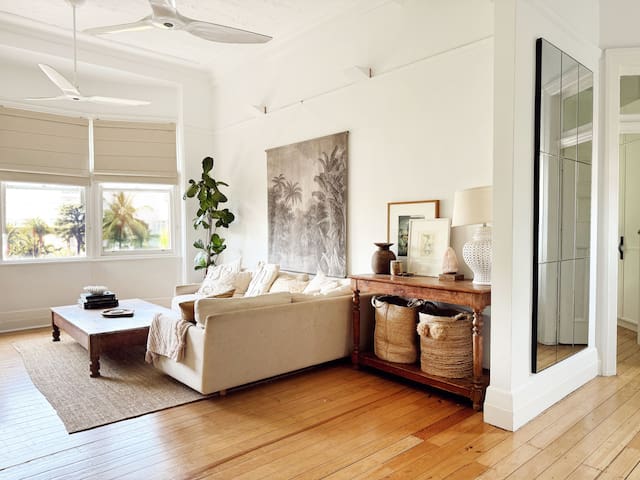 Grand & Rustic Art Deco Apartment