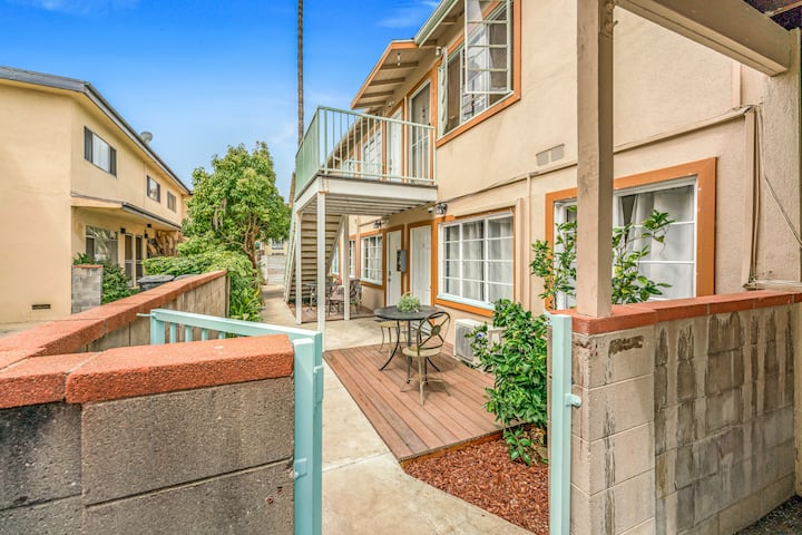 Chic Apartment - Santa Monica, CA