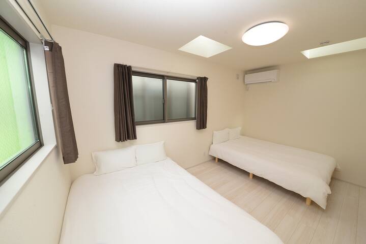 NYHotel5 新宿2階建て4室1バスルーム1シャワー2トイレ gallery image 4