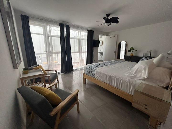 1号房，配备加大双人床。