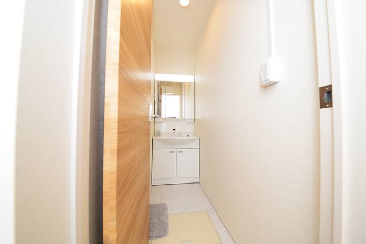 NYHotel2 新宿2階建て3室1バスルーム1シャワー2トイレ gallery image 2